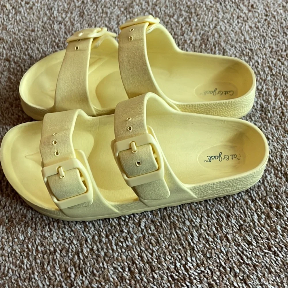 Cat & Jack Yellow slip on footbed sandals 13